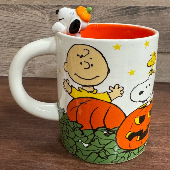 Spectrum Other - Super Cute 🥰 Charlie Brown & Friends  in a Pumpkin 🎃 patch  MUG - NEW